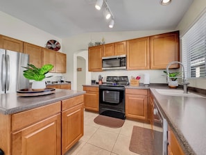 House, Multiple Beds, Patio, Garden View (Stonebridge San Tan Valley) | Private kitchen | Coffee/tea maker