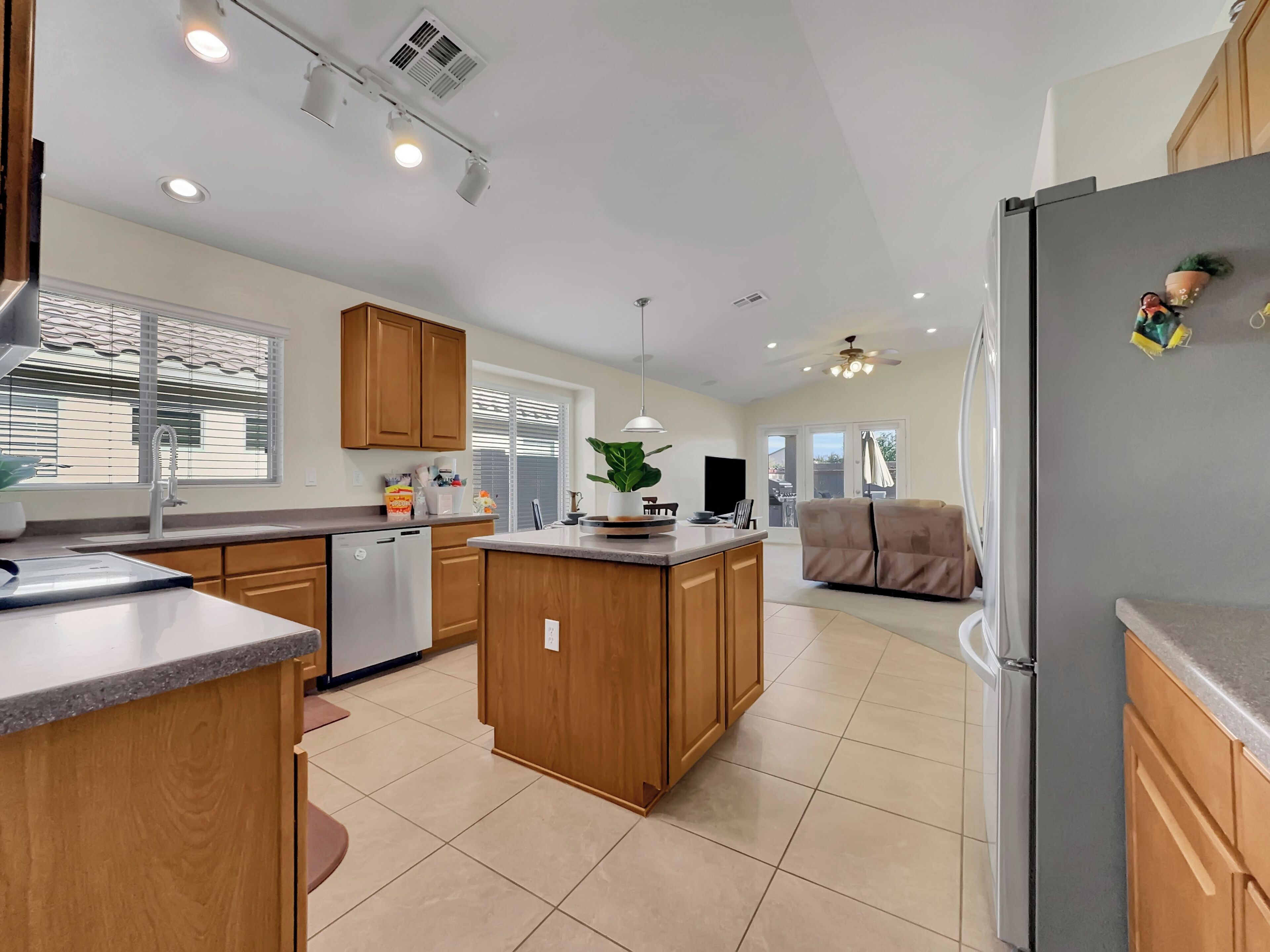 Casa, varias camas, patio, vista al jardín (Stonebridge San Tan Valley) | Cocina privada | Cafetera y tetera 