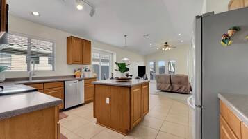 Maison, plusieurs lits, patio, vue jardin (Stonebridge San Tan Valley) | Cuisine privée