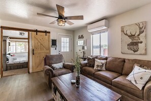 Cabin, Multiple Beds, Patio, Mountain View (Prince Pine) | Interior