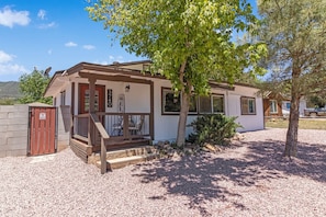 Exterior - Prince Pine (Pine)