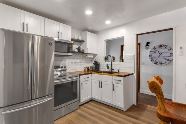 Cabin, Multiple Beds, Patio, Mountain View (Prince Pine) | Private kitchen | Coffee/tea maker