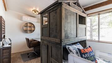 Cabin, Multiple Beds, Patio, Mountain View (Prince Pine) | 3 bedrooms, individually decorated, individually furnished, bed sheets