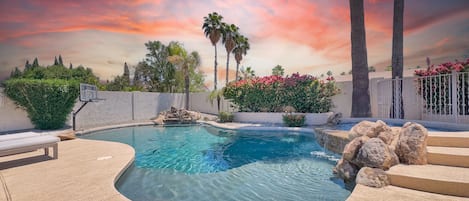 Kolam renang outdoor