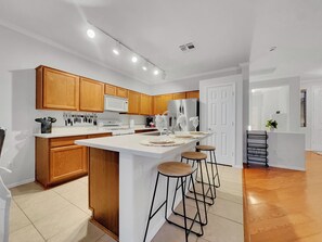 Casa, diversos llits, accés a la piscina, vistes a la piscina (Keats Mesa) | Cuina privada | Cafetera i tetera 