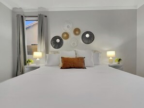 House, Multiple Beds, Pool Access, Pool View (Keats Mesa) | 3 bedrooms, individually decorated, individually furnished, bed sheets