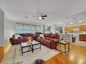 Hús - mörg rúm - aðgengi að sundlaug - útsýni yfir sundlaug (Keats Mesa) | Að innan