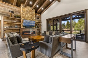 House, Multiple Beds, Hot Tub (Las Colinas Flagstaff Pine Canyon) | Living area