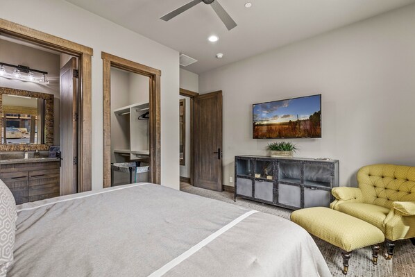 House, Multiple Beds, Hot Tub (Las Colinas Flagstaff Pine Canyon)