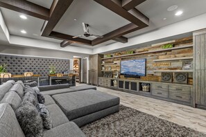 House, Multiple Beds, Hot Tub (Las Colinas Flagstaff Pine Canyon) | Interior