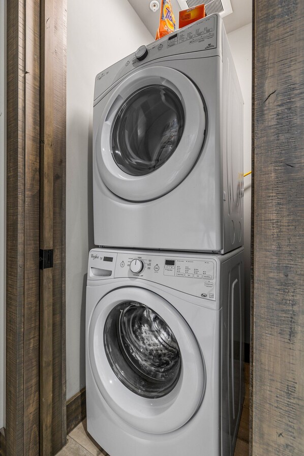 House, Multiple Beds, Hot Tub (Las Colinas Flagstaff Pine Canyon) | Laundry - Las Colinas Flagstaff Pine Canyon (Flagstaff)