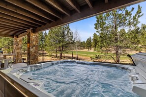 獨棟房屋, 多張床, 熱水浴缸 (Las Colinas Flagstaff Pine Canyon) | 浴室 | 名牌盥洗用品、毛巾、衛生紙