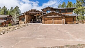 Parking - Las Colinas Flagstaff Pine Canyon (Flagstaff)