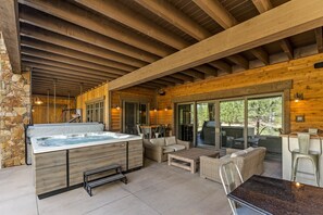 House, Multiple Beds, Hot Tub (Las Colinas Flagstaff Pine Canyon) | Bathroom | Designer toiletries, towels, toilet paper