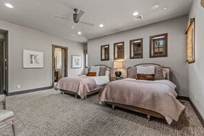 House, Multiple Beds, Hot Tub (Las Colinas Flagstaff Pine Canyon)