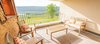 Le 234, between Lakes and Mountains