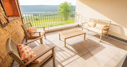 Le 234, between Lakes and Mountains