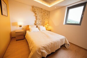 4 chambres, fer et planche à repasser, Wi-Fi, draps fournis