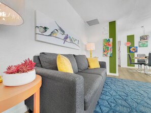 House, Multiple Beds, Hot Tub, Garden View | Interior