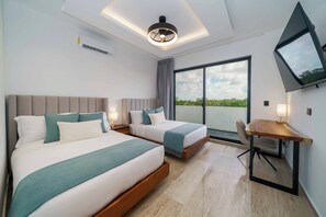 5 chambres, bureau, fer et planche à repasser, lit parapluie