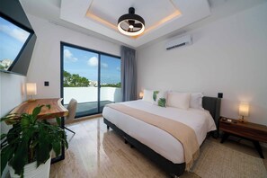 5 bedrooms, desk, iron/ironing board, travel cot