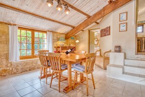 Dining - La Bergerie – Charming House with Shared Pool (Le Buisson-de-Cadouin)