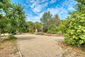 Property grounds - La Bergerie – Charming House with Shared Pool (Le Buisson-de-Cadouin)