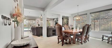 Hus, flere senger, adgang til basseng, fjellutsikt (182nd Goodyear) | Innvendig