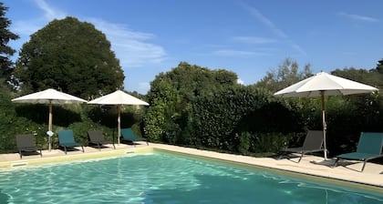 Gîte La Forge – Holiday Home with Shared Pool and Garden View in Le Buisson-de-Cadouin