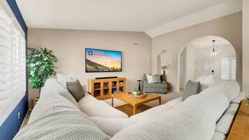 House, Multiple Beds, Pool Access, City View (Flame Tree Sun Lakes) | Living area