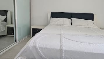 5 bedrooms, iron/ironing board, free WiFi, bed sheets