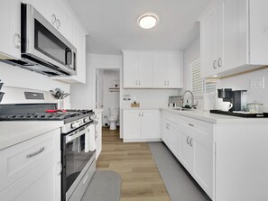 House, Multiple Beds, Hot Tub, Garden View | Private kitchen | Coffee/tea maker