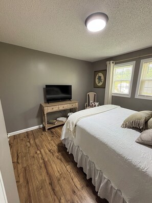1 habitación, tabla de planchar con plancha, wifi gratis y ropa de cama 