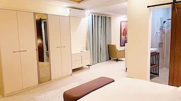 Junior Suite, Sea View | Desk, laptop workspace, free WiFi