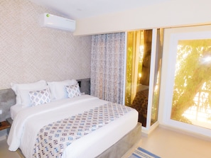 Bureau, espace de travail pour ordinateur portable, Wi-Fi gratuit