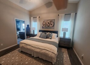 3 habitaciones, escritorio, tabla de planchar con plancha y wifi gratis 
