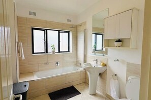 Bathroom - Fairlie Glen- Arlington Estate (Harare)