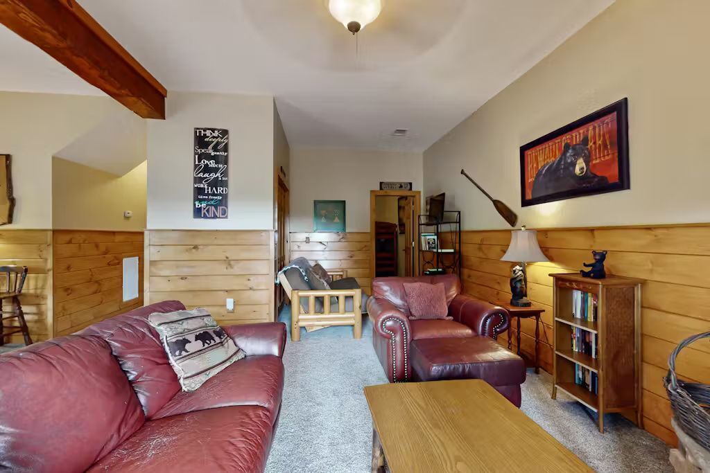 Dog Friendly Lakeview Cabin W/ Hot Tub & Game Room - Blue Ridge, GA
