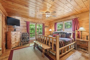 4 bedrooms, iron/ironing board, WiFi, bed sheets - Luxury Lakeview Cabin w/ Hot Tub & Game Room (Blue Ridge)