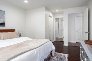 2 bedrooms, desk, iron/ironing board, free WiFi