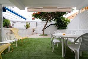 House | Outdoor dining