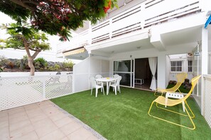 Outdoor dining - Apartment in San Agustin Near the Beach (San Bartolomé de Tirajana)
