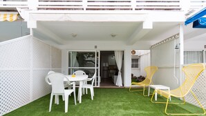 Outdoor dining - Apartment in San Agustin Near the Beach (San Bartolomé de Tirajana)