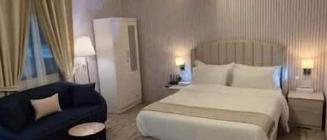 Iron/ironing board, WiFi, bed sheets