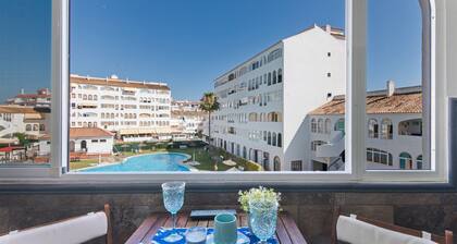Appartement 'El Portil' avec piscine partagée, Wi-Fi et climatisation