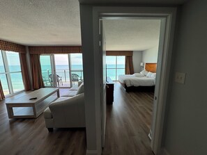 3 chambres, fer et planche à repasser, Wi-Fi, draps fournis