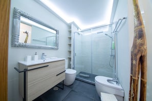 House | Bathroom | Hair dryer - Apartment in Las Palmas Near Las Canteras Beach (Las Palmas de Gran Canaria)