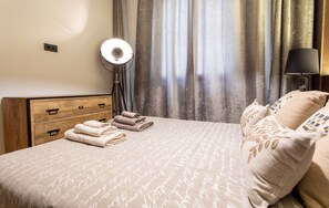 House | 1 bedroom, laptop workspace, iron/ironing board