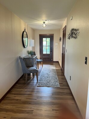 Interior - Fawn Ridge - Million Dollar Ozark Views! (Jasper)