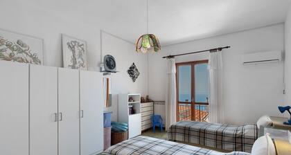 Holiday Home 'Basera' with Sea View, Wi-Fi & Air Conditioning